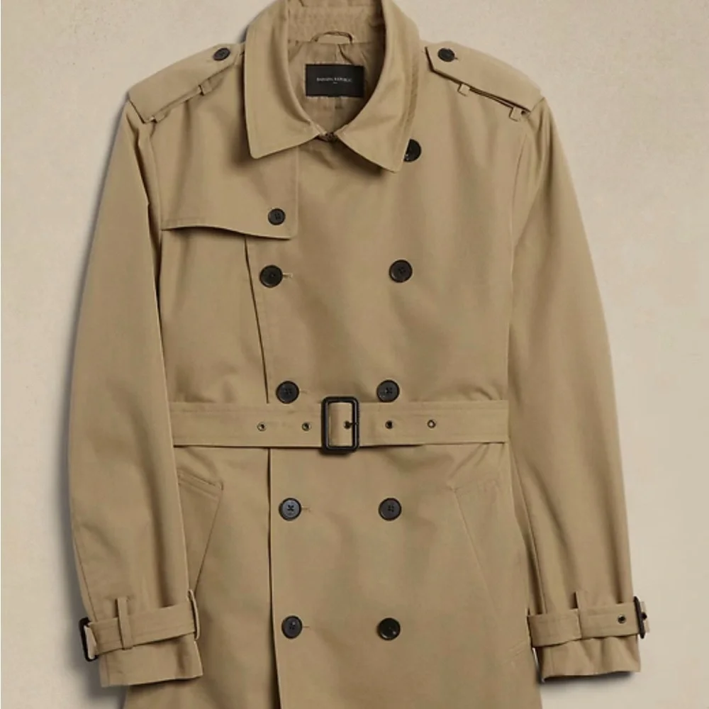 Banana Republic Men's Beige Trench Coat - Picture 2 of 8